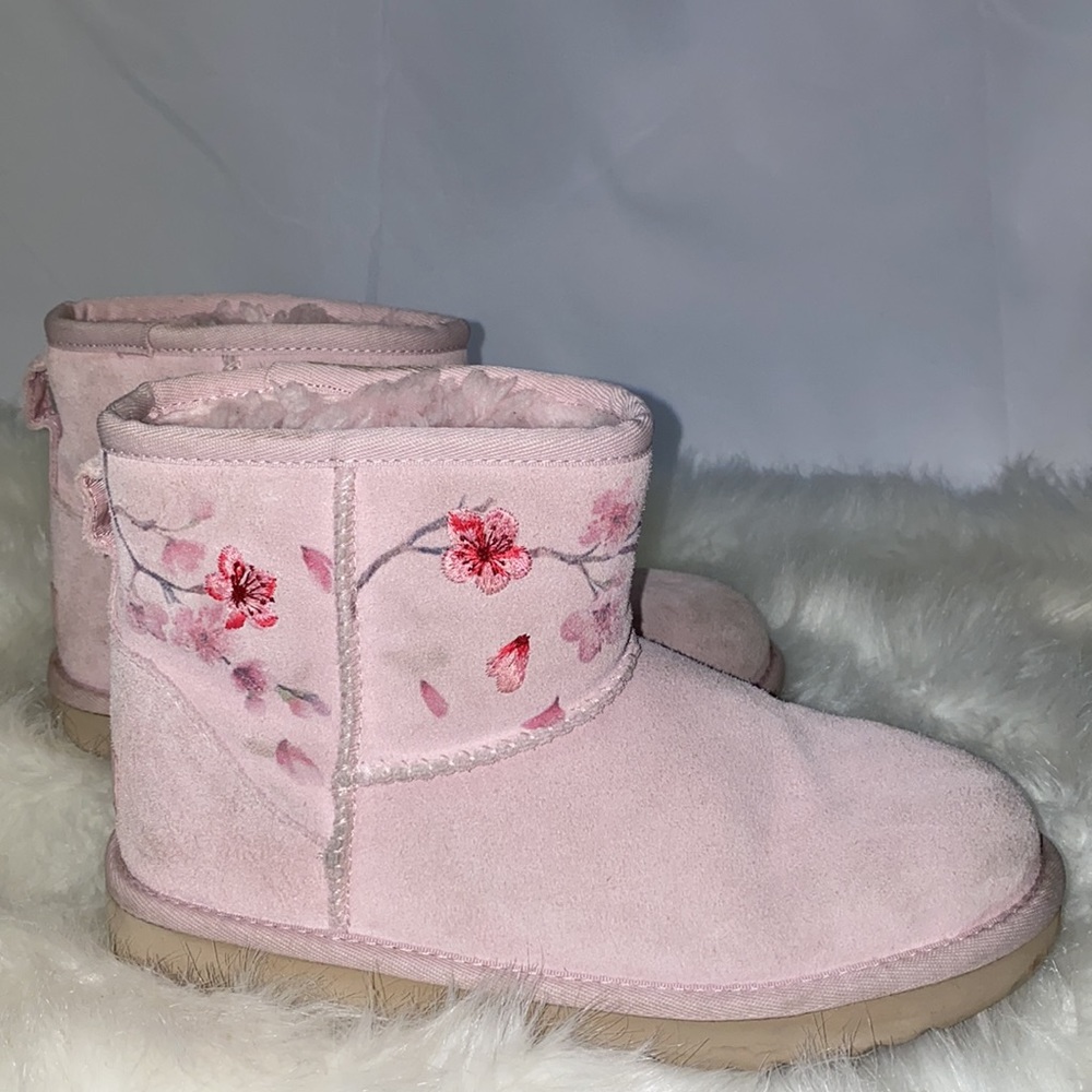 UGGs girls, short, pink with flowers